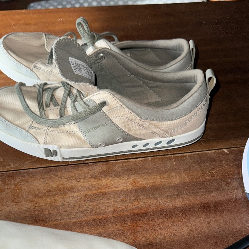 Merrell Beige and Olive Casual Sneakers new without tags